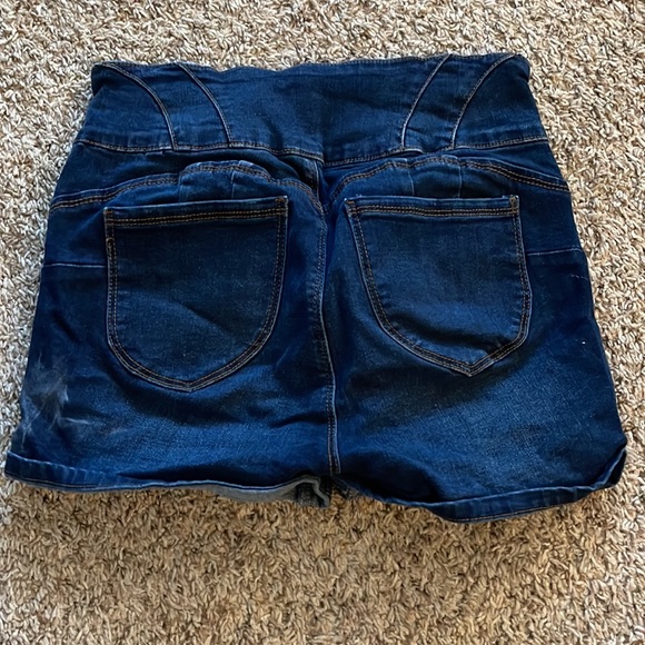 Size medium dark wash denim shorts 💙 - Picture 2 of 2